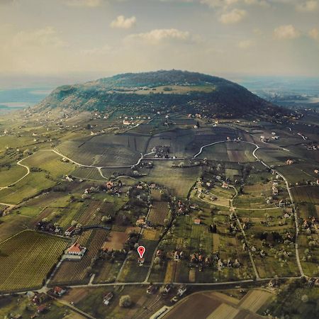 Вилла Jera Pince Es Vendeghaz Somlovasarhely Экстерьер фото